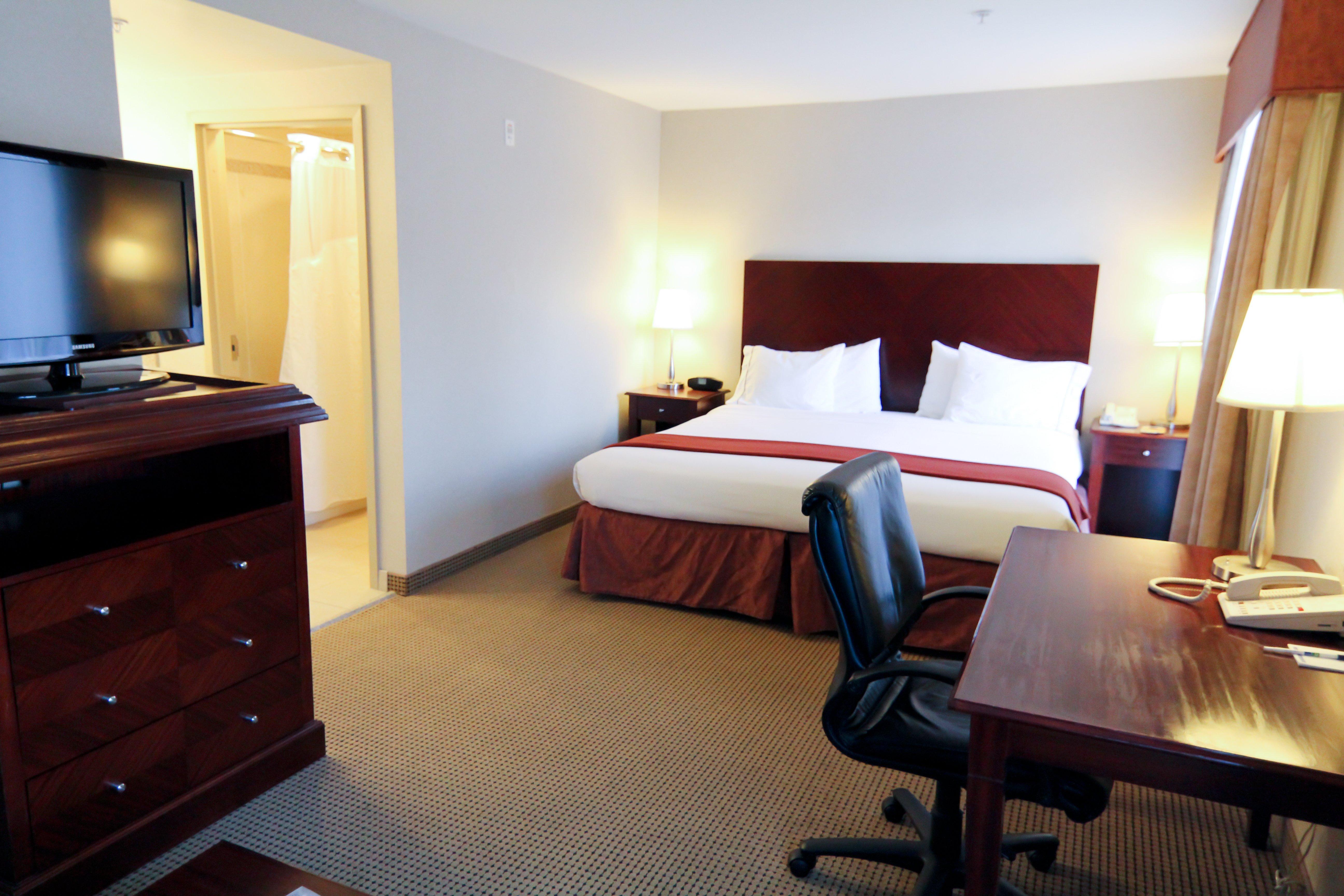 Holiday Inn Express And Suites Surrey By Ihg Exterior foto