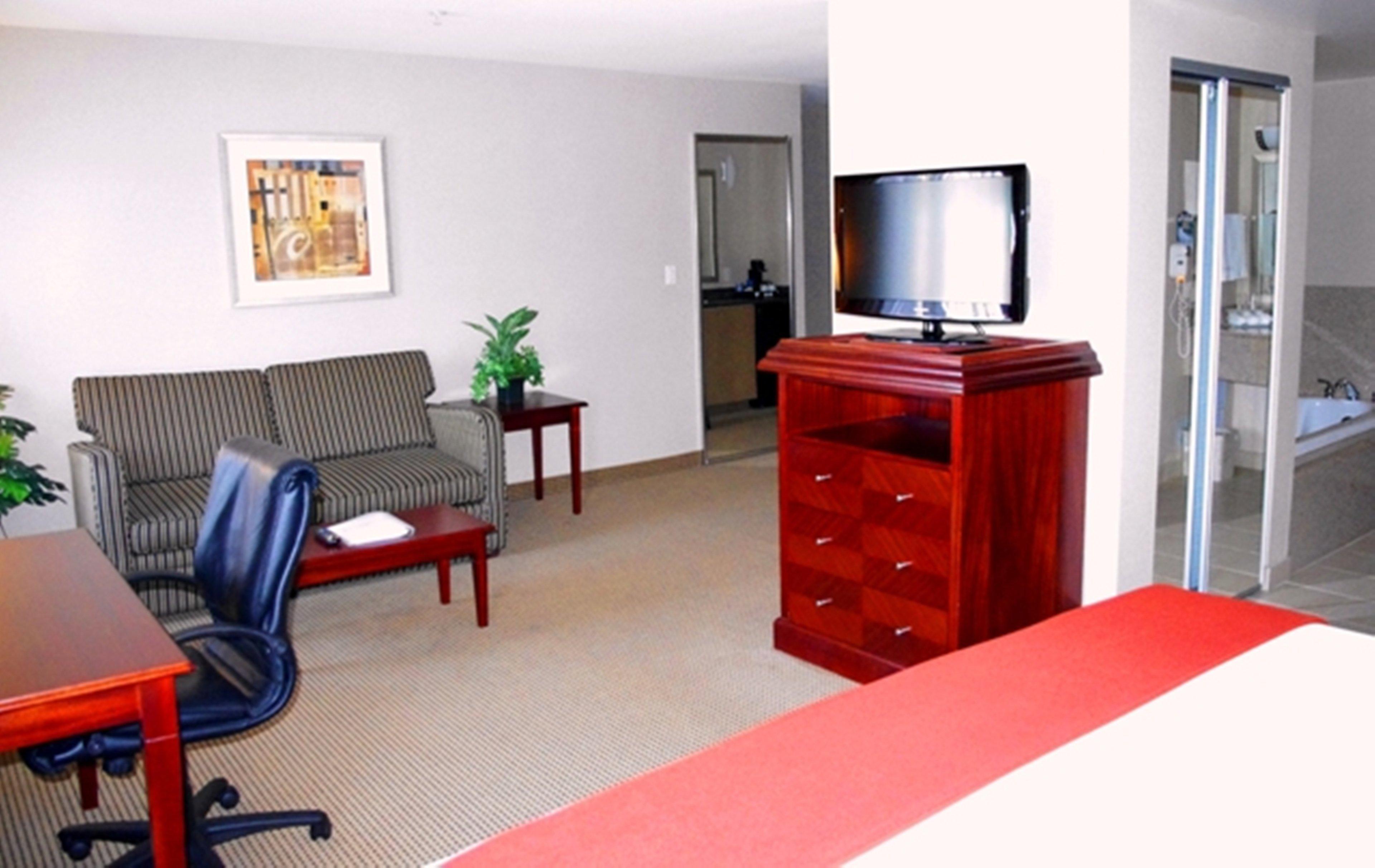 Holiday Inn Express And Suites Surrey By Ihg Exterior foto
