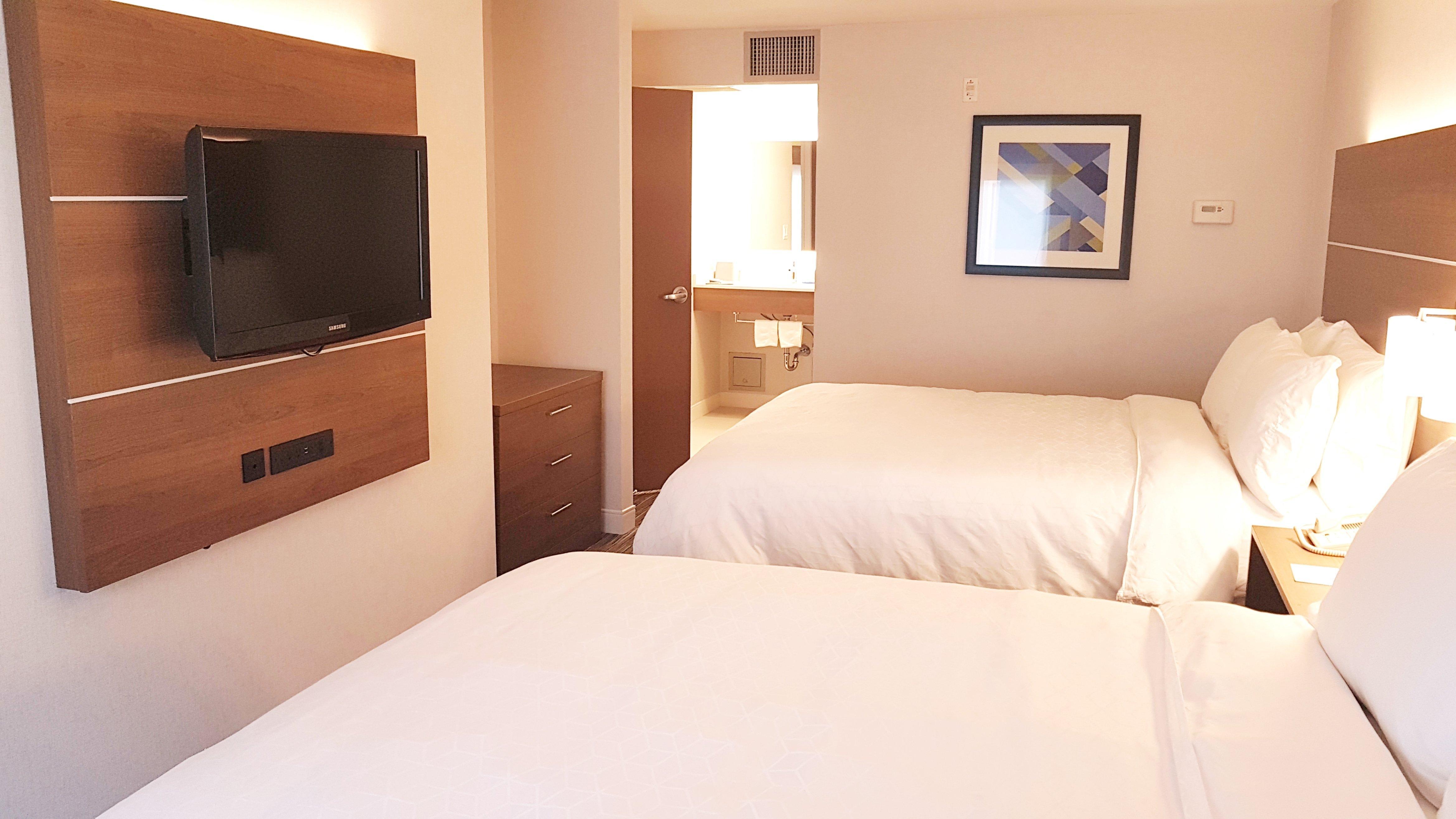 Holiday Inn Express And Suites Surrey By Ihg Exterior foto