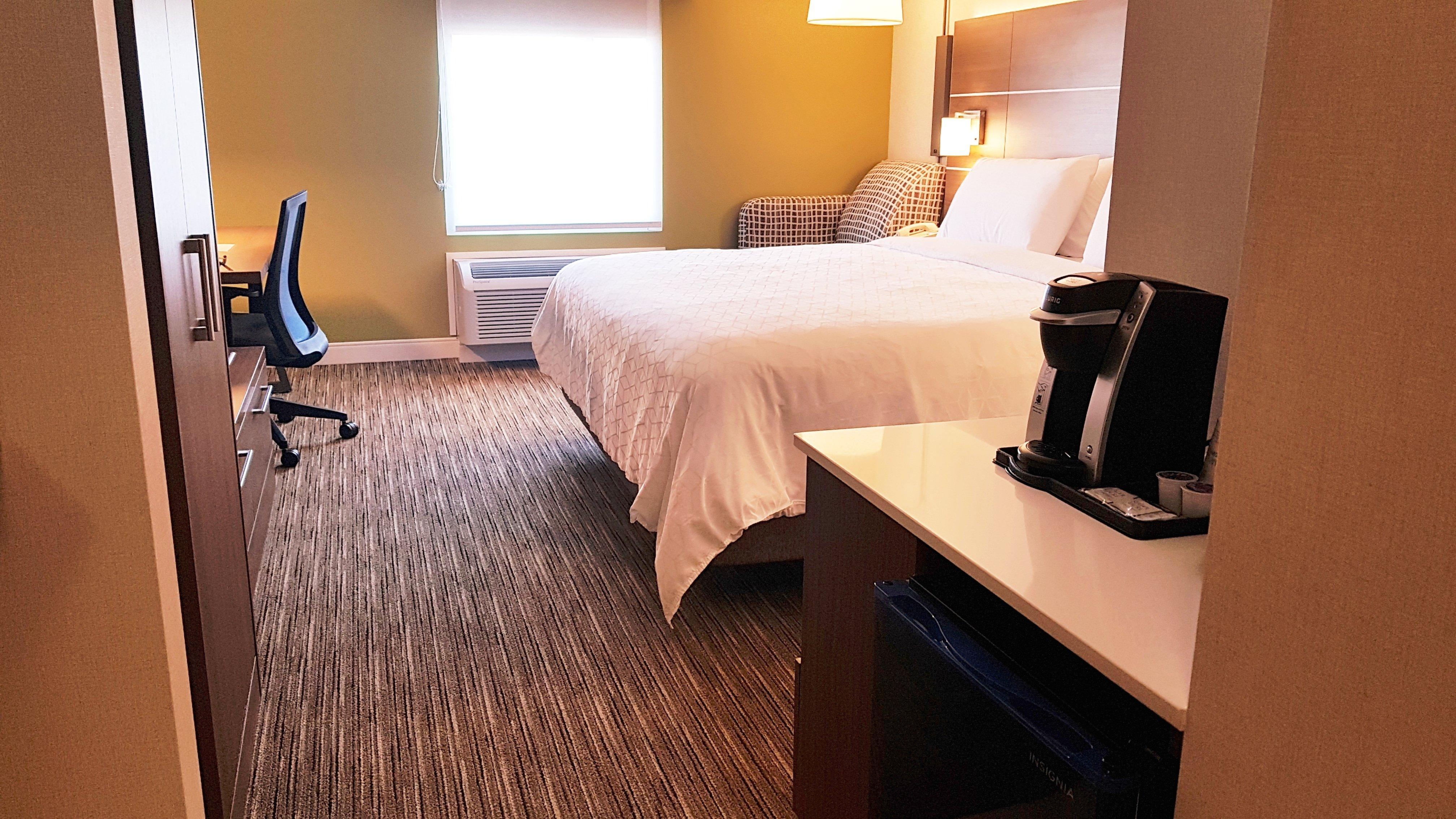 Holiday Inn Express And Suites Surrey By Ihg Exterior foto