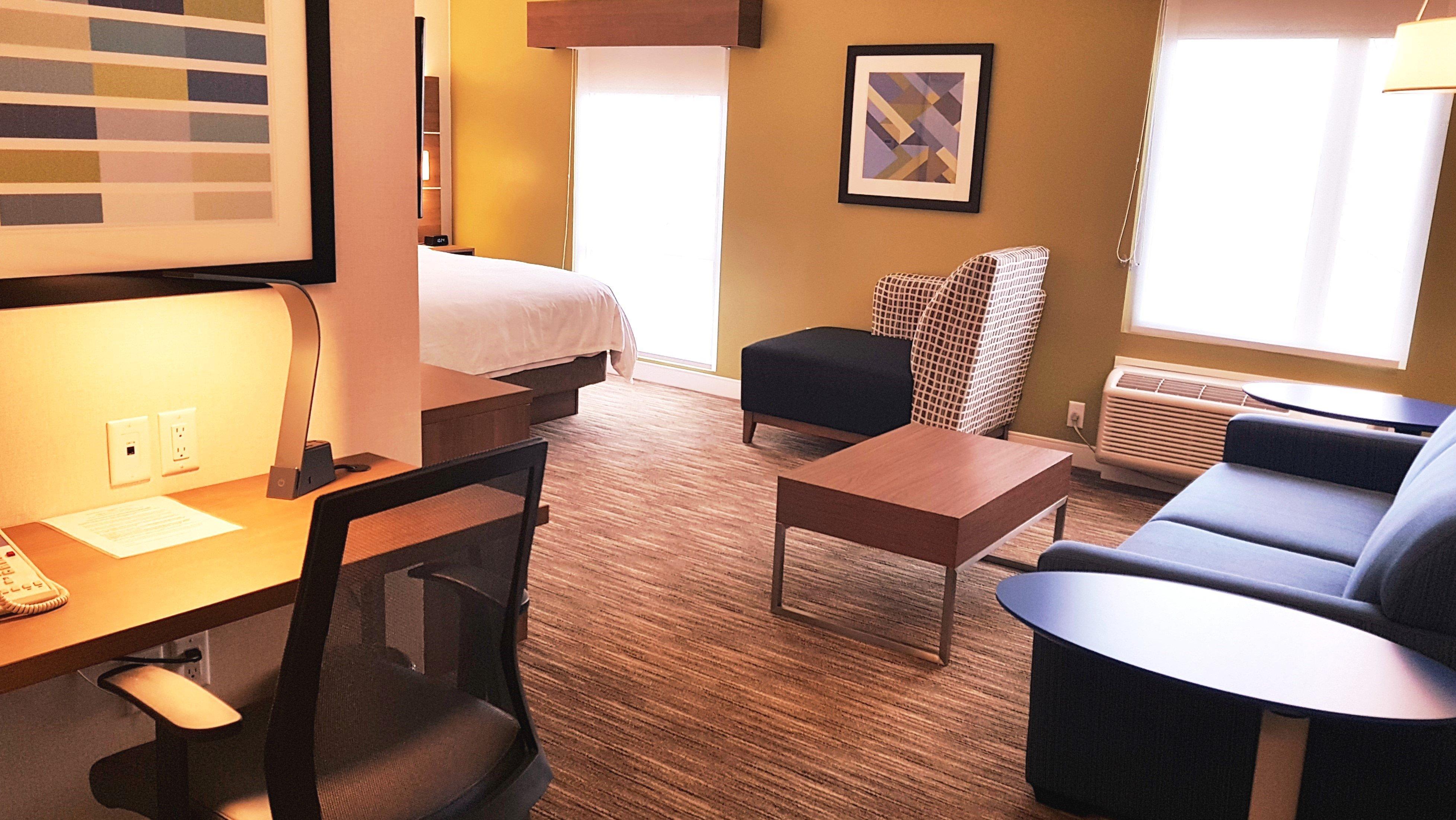Holiday Inn Express And Suites Surrey By Ihg Exterior foto