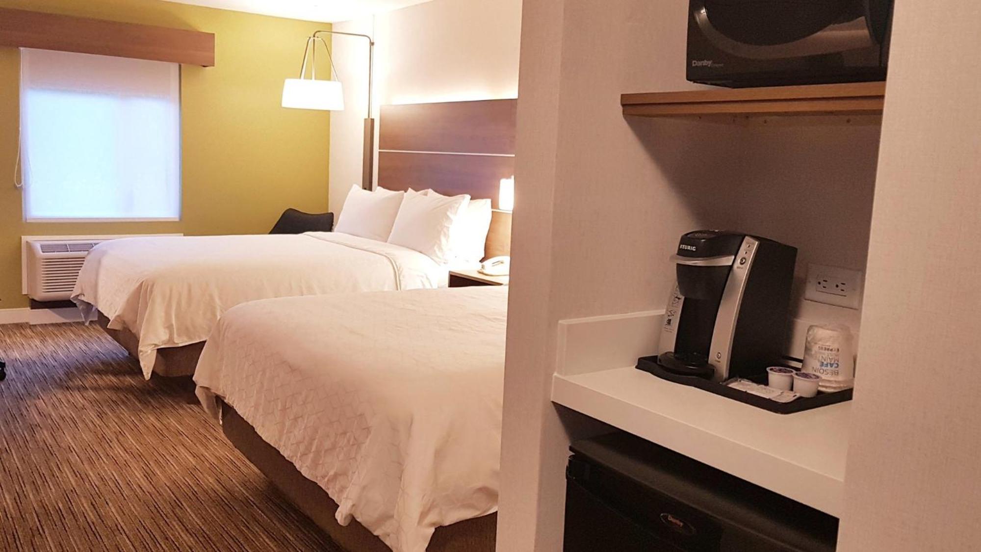 Holiday Inn Express And Suites Surrey By Ihg Exterior foto