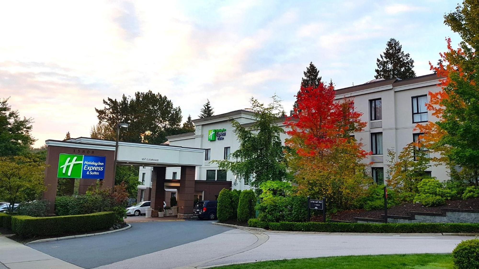 Holiday Inn Express And Suites Surrey By Ihg Exterior foto