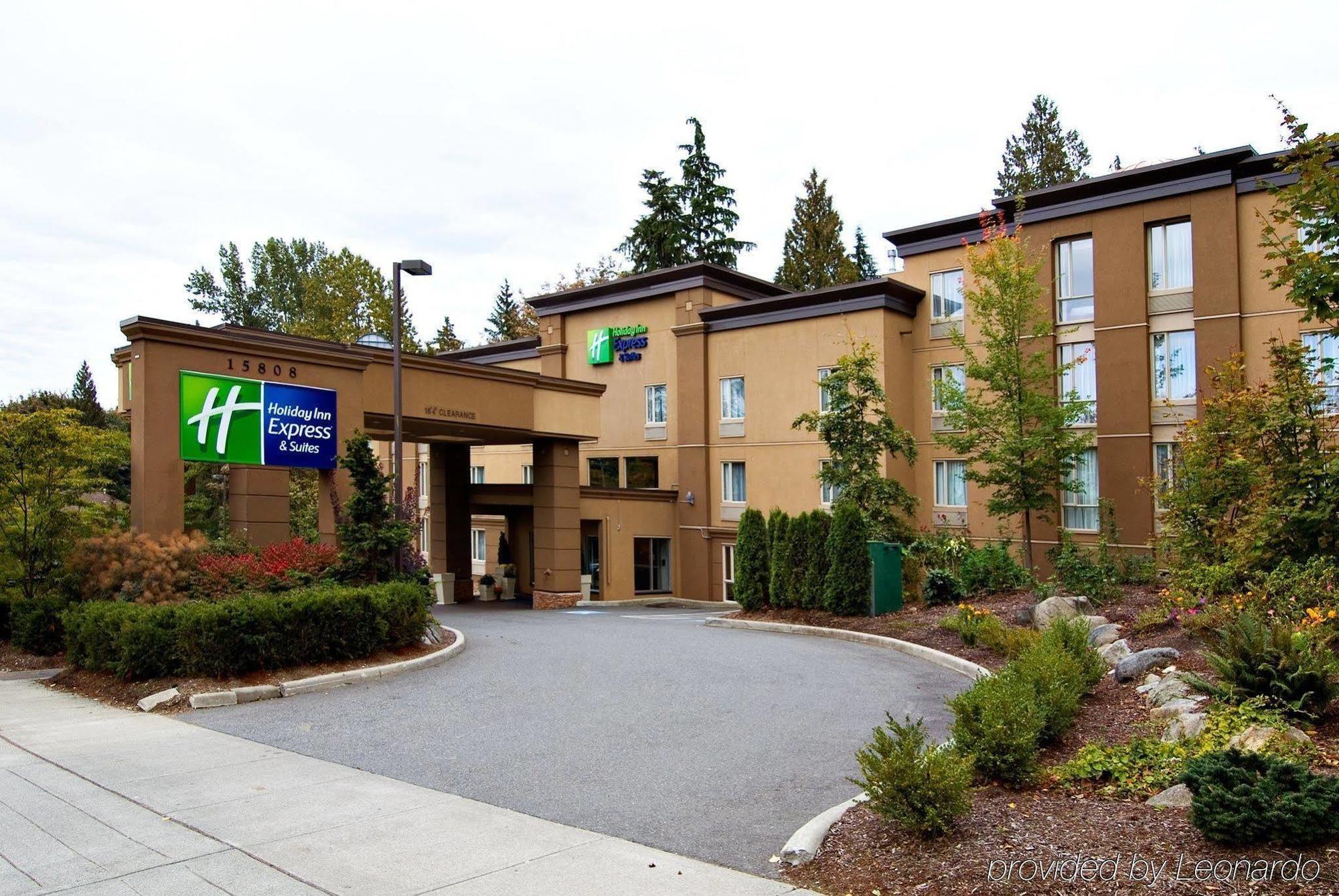 Holiday Inn Express And Suites Surrey By Ihg Exterior foto