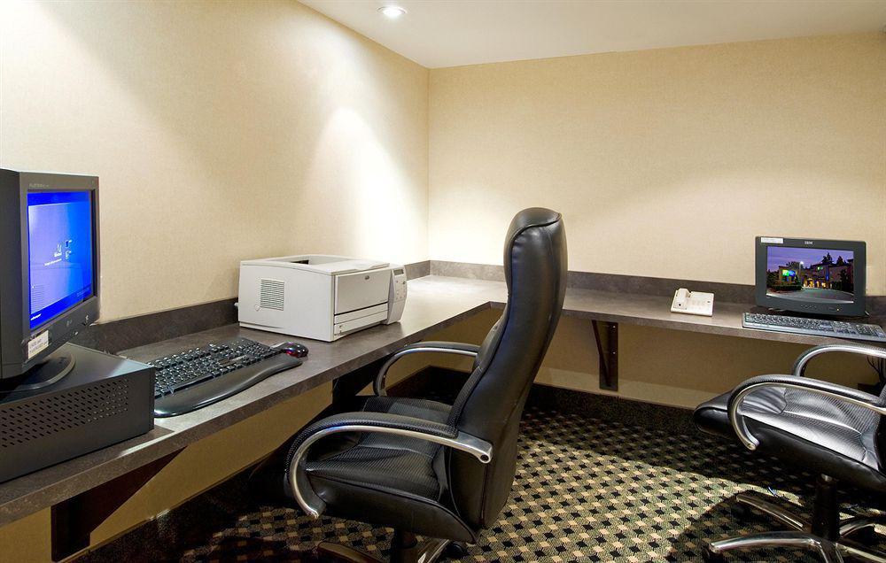 Holiday Inn Express And Suites Surrey By Ihg Facilidades foto